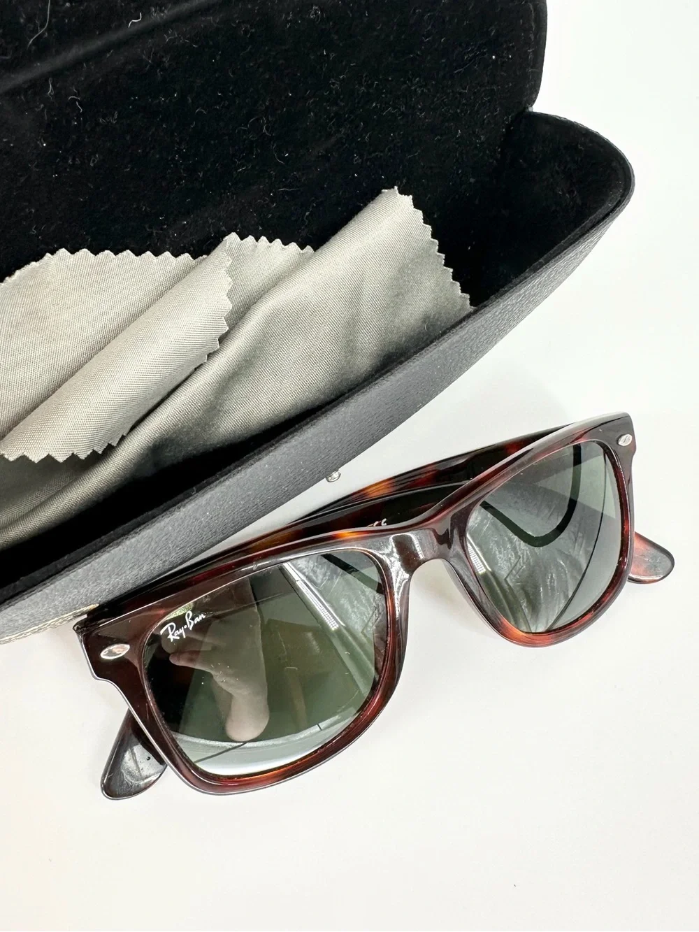 Ray-Ban RB2113 Wayfarer Tortoise Sunglasses 909 Italy 50-19